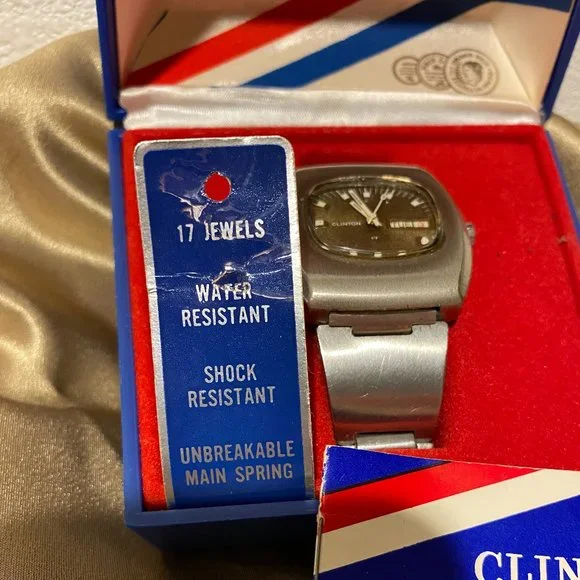 Vintage Clinton, Water and Shock Resistant Watch - Picture 6 of 12